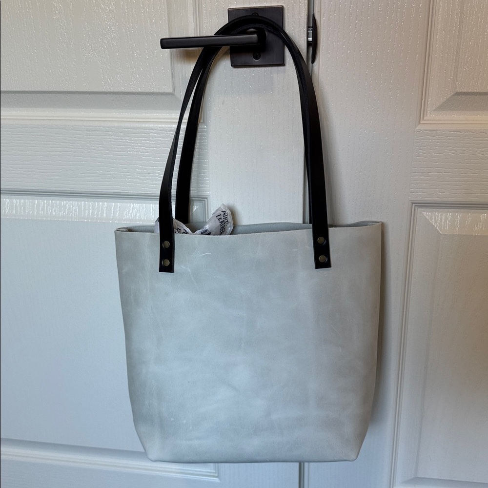 NWT Portland Leather Beluga Tote Bag with Black Handles Medium Tote FREE TASSEL - Picture 8 of 12